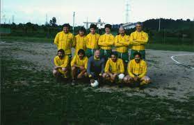 Una delle prime squadre dell'AC Monteviale: Cozza è il secondo da destra, in piedi